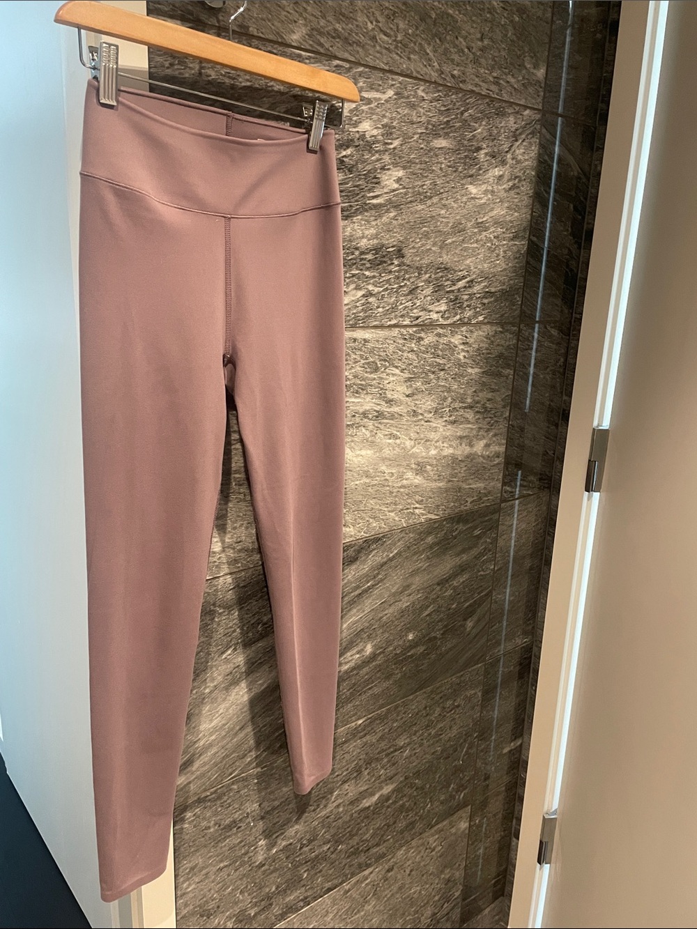 Uniqlo AIRism Lavender High-Rise Cooling Leggings